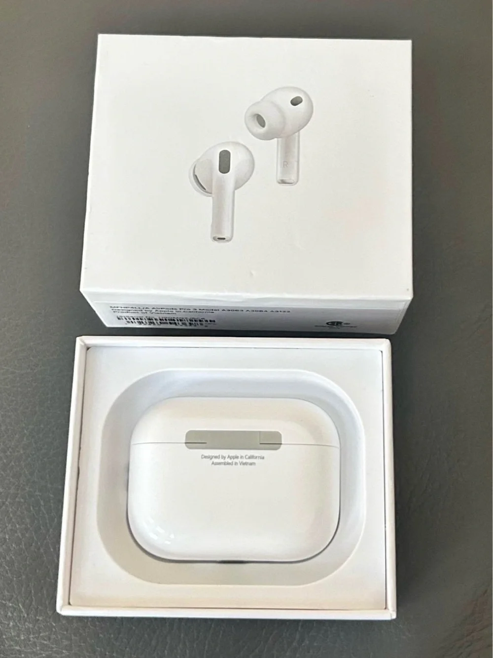 Apple AirPods Pro with Silicone Tips (White)